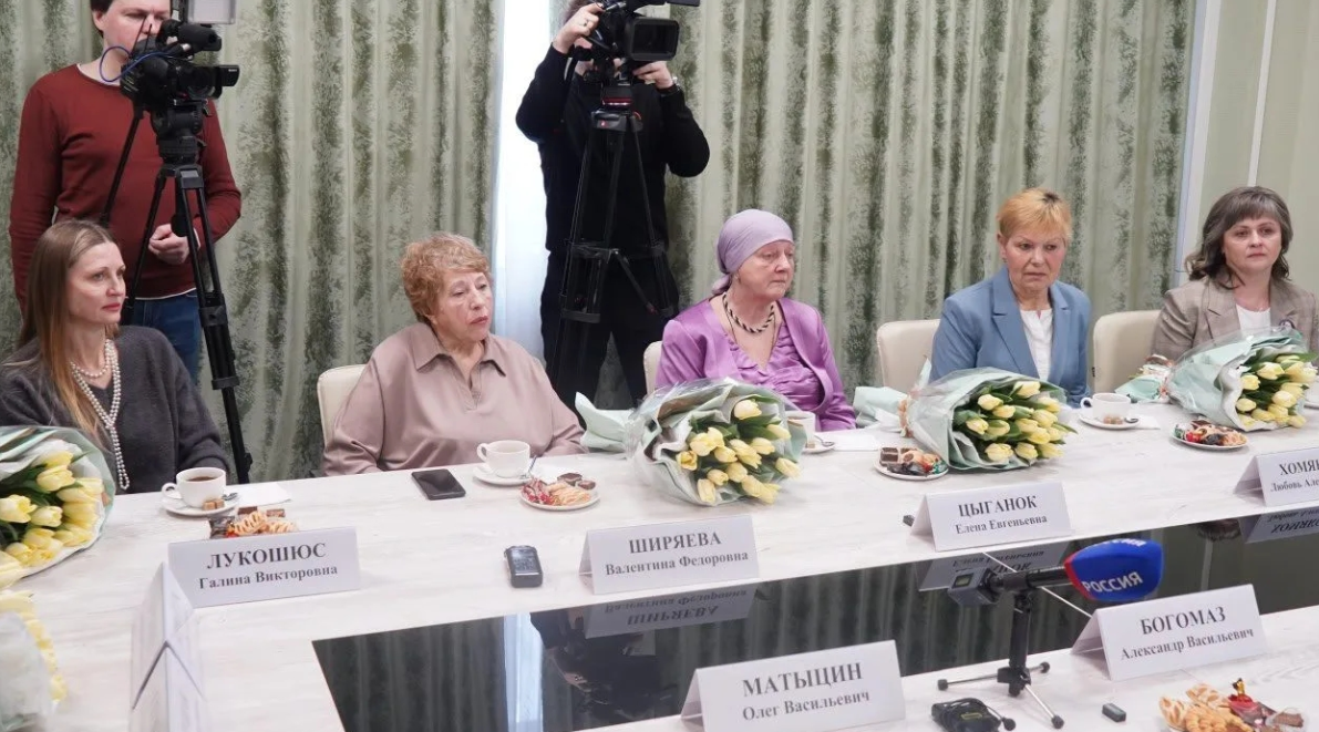 В Брянске прошла встреча с  мамами и вдовами наших Героев