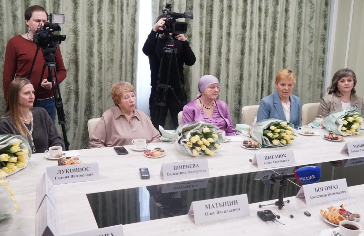 В Брянске прошла встреча с  мамами и вдовами наших Героев