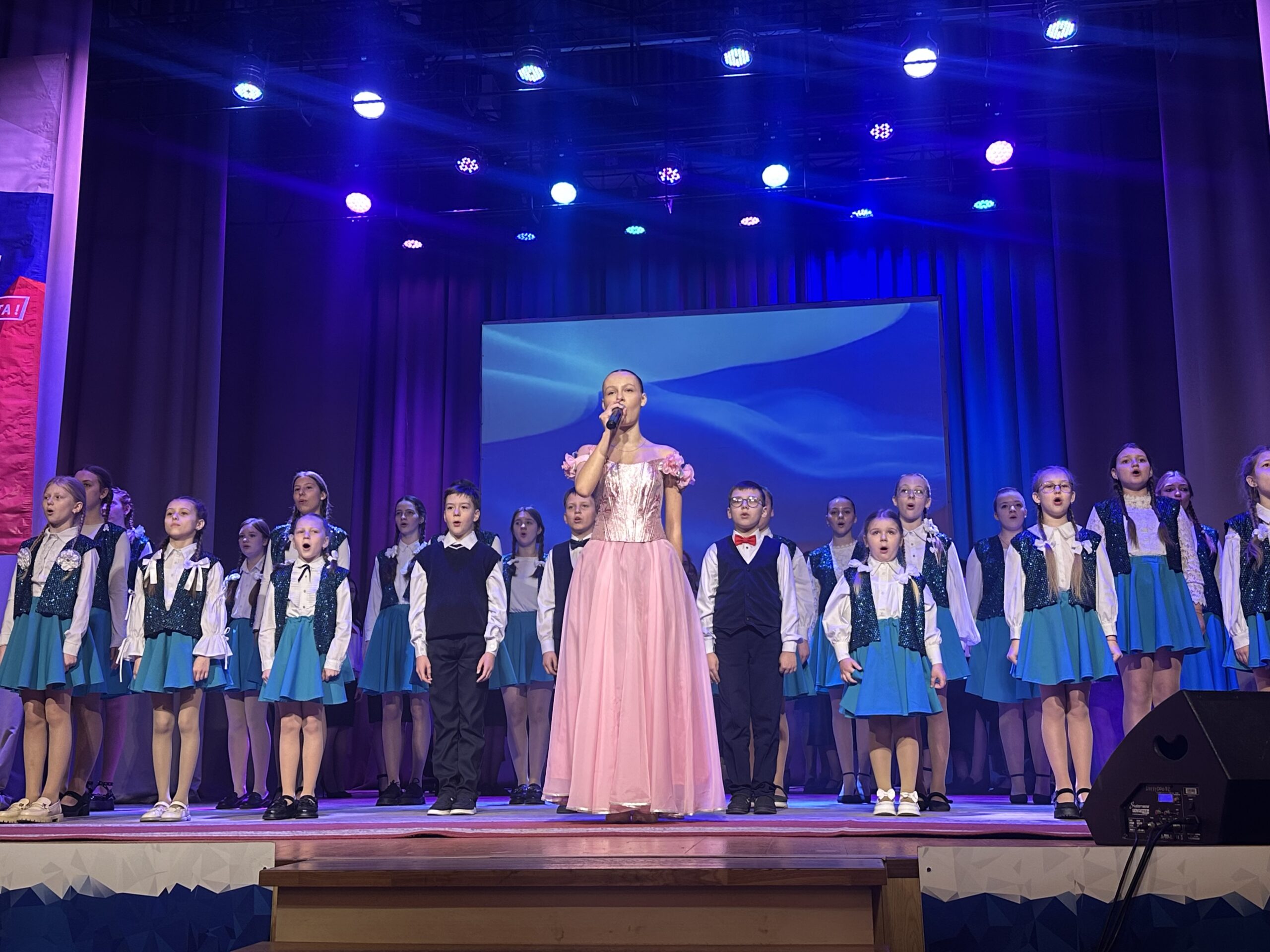 В Клинцах прошел митинг-концерт «Крым- Россия навсегда!»