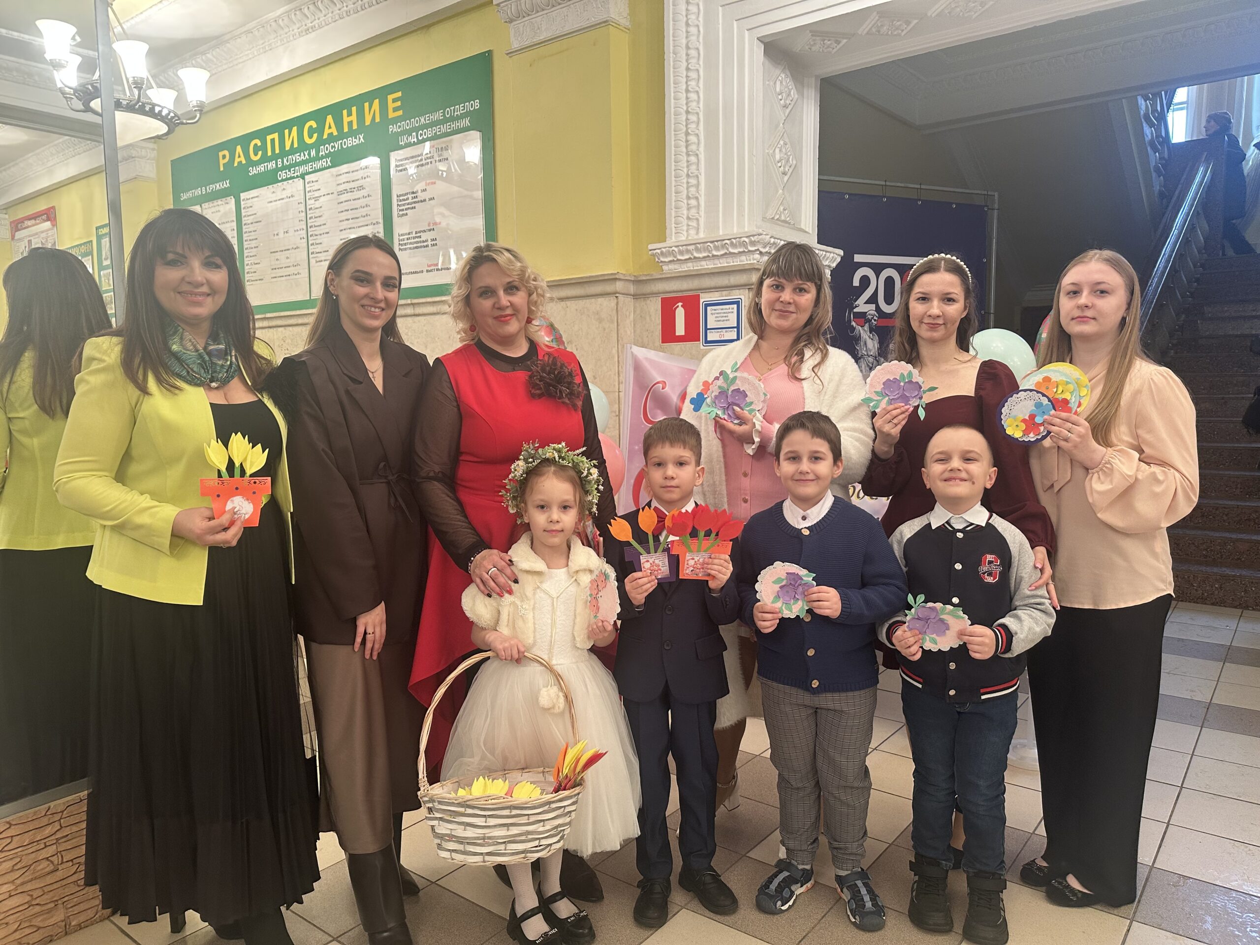 В брянских Клинцах поздравили женщин с 8 Марта