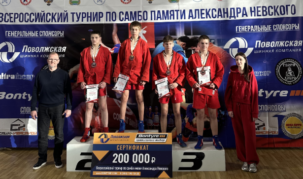 Брянские спортсмены завоевали медали на соревнования по самбо