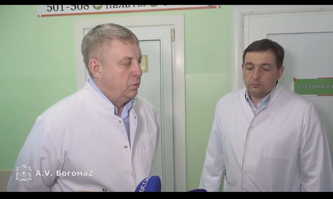 Губернатор Александр Богомаз навестил госпитализированных жителей в Брянской областной больнице