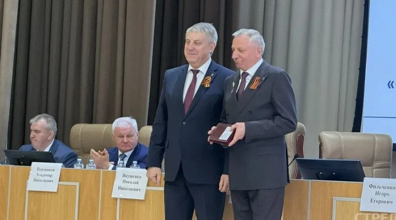 В Брянске муниципальным самоуправленцам вручили награды