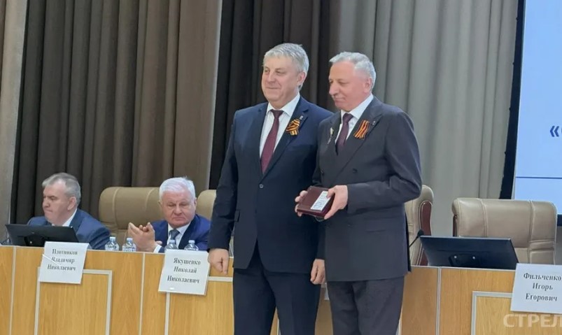 В Брянске муниципальным самоуправленцам вручили награды