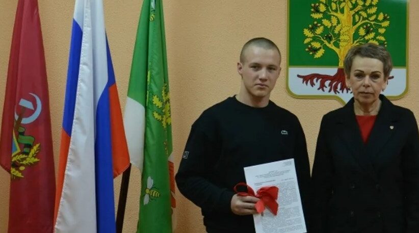 На Брянщине сирота из Гордеевского района получил ключи от квартиры