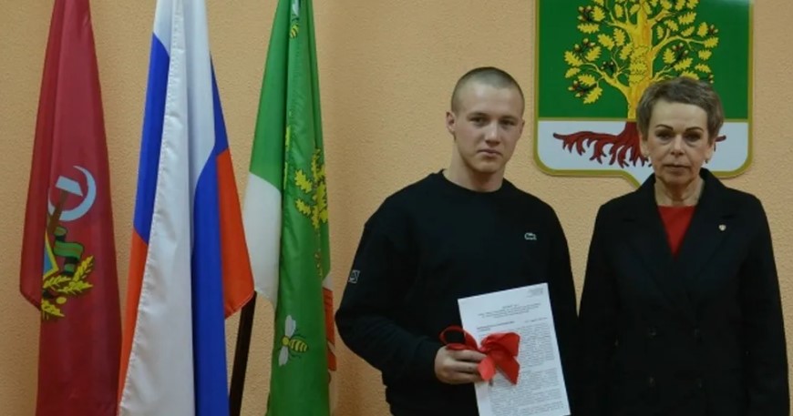 На Брянщине сирота из Гордеевского района получил ключи от квартиры