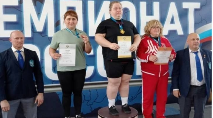 Брянские спортсмены успешно выступили на чемпионате России по пауэрлифтингу