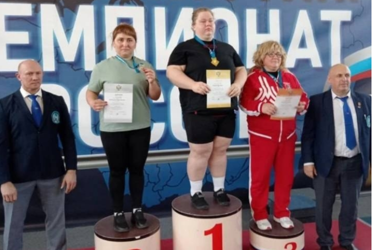 Брянские спортсмены успешно выступили на чемпионате России по пауэрлифтингу