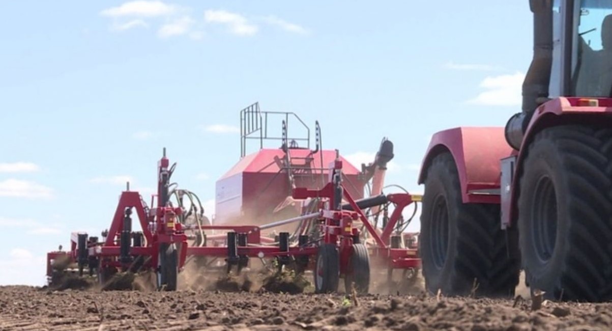 На Брянщине сельхозпредприятия начали посадку раннего картофеля