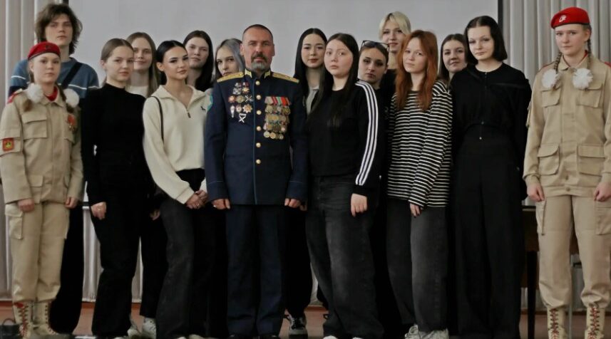 В Брянске прошла встреча ветерана боевых действий со студентами