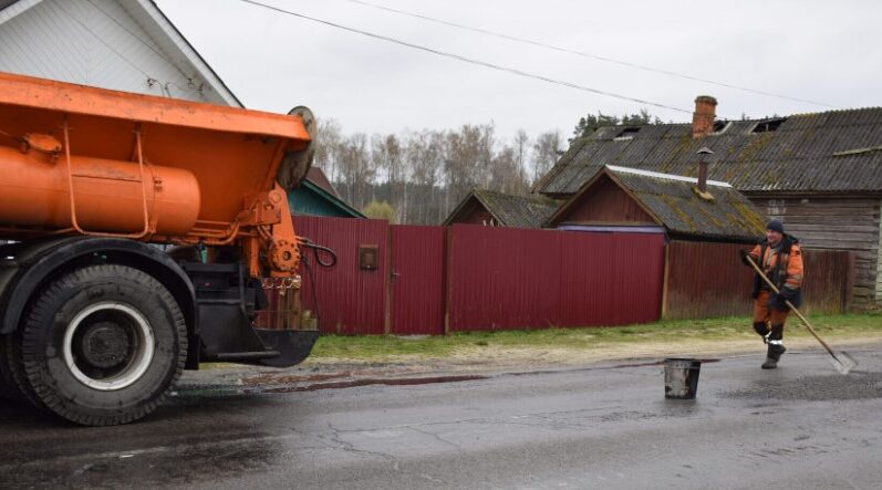 В Климовском районе Брянской области идет ямочный ремонт дорог