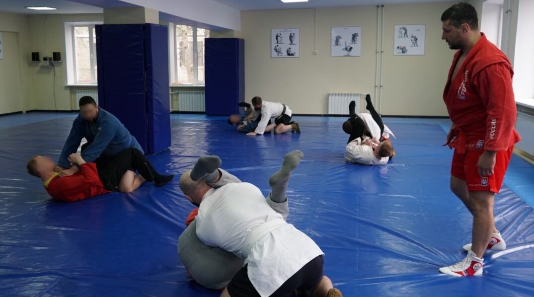 В Брянске Артем Осипенко провёл мастер-класс для росгвардейцев