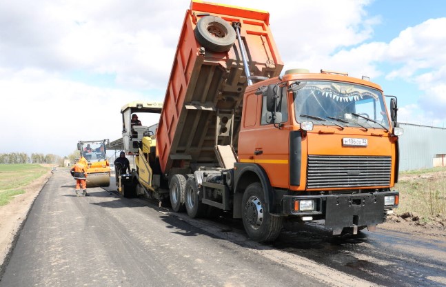 На Брянщине начали укладку асфальта на трассе до Тарасовки