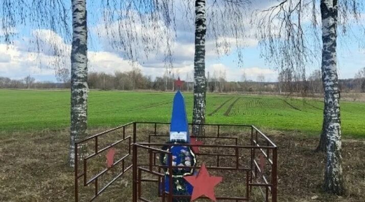 На Брянщине сотрудники «Россети Центр» благоустроили памятники и мемориалы