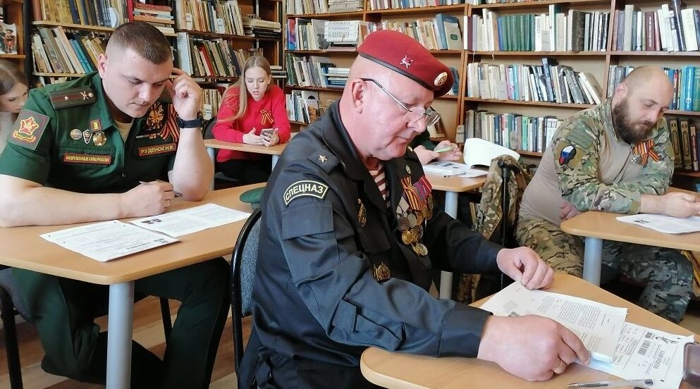 Участники военной спецоперации из брянских Клинцов писали «Диктант Победы»