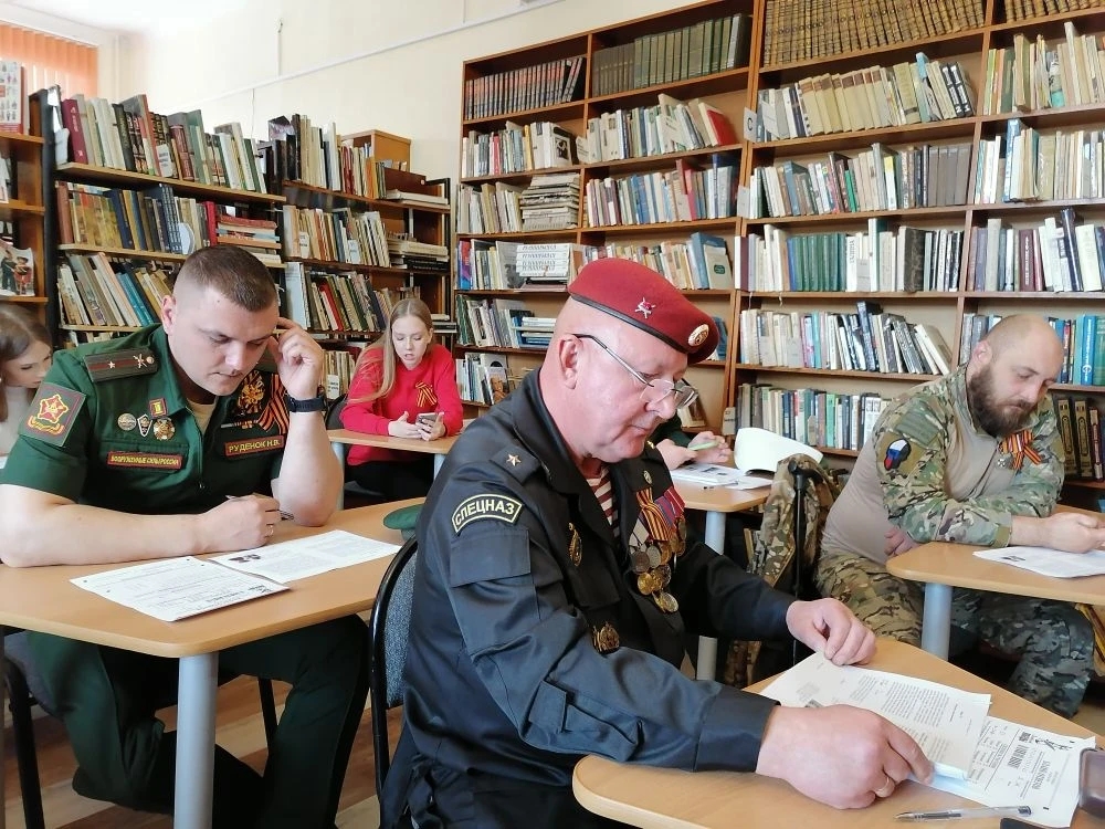 Участники военной спецоперации из брянских Клинцов писали «Диктант Победы»