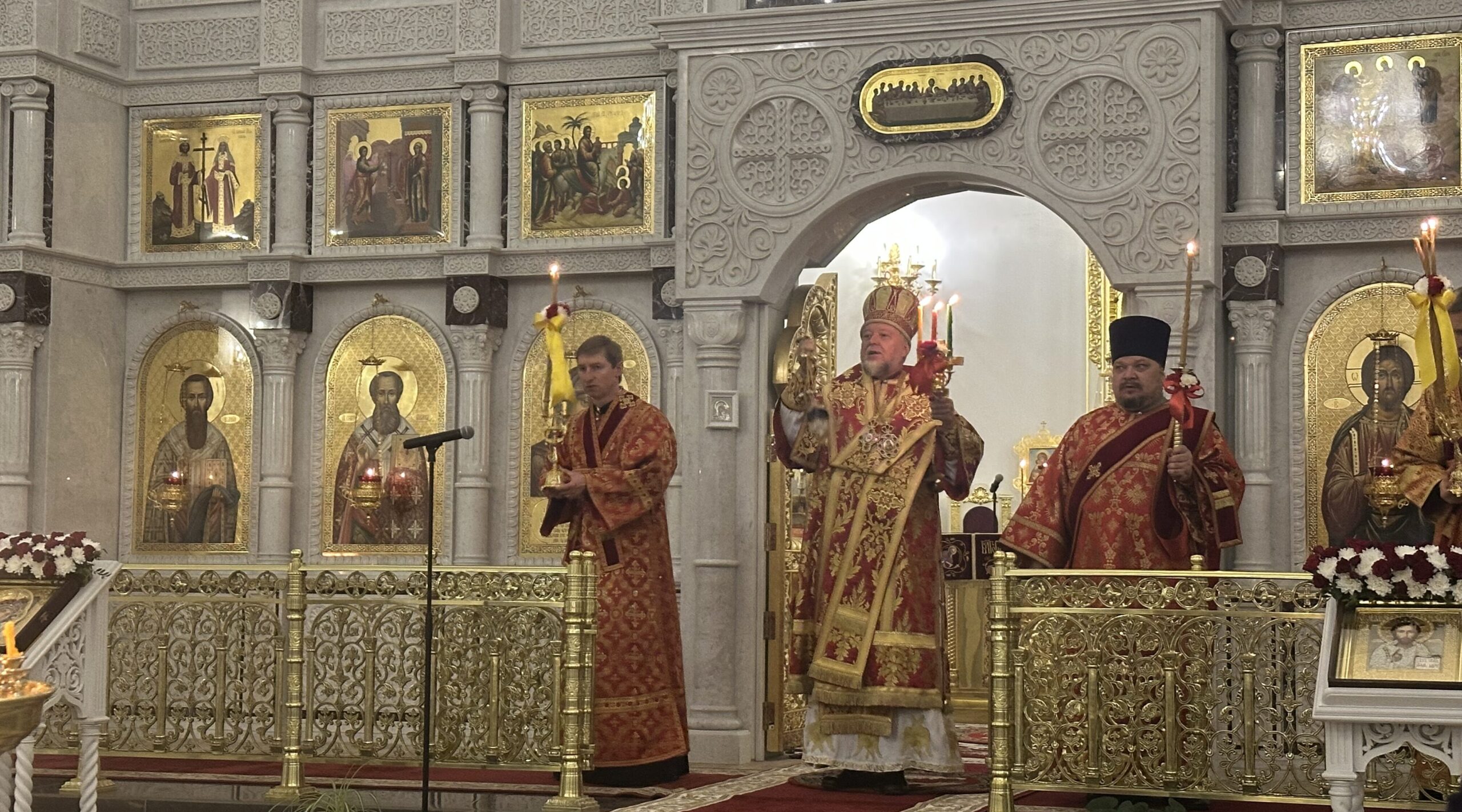 В Клинцовском Богоявленском кафедральном соборе состоялось Пасхальное богослужение