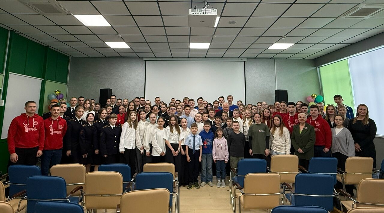 Брянские школьники встретились  с Героем Советского Союза Виктором Афанасьевым