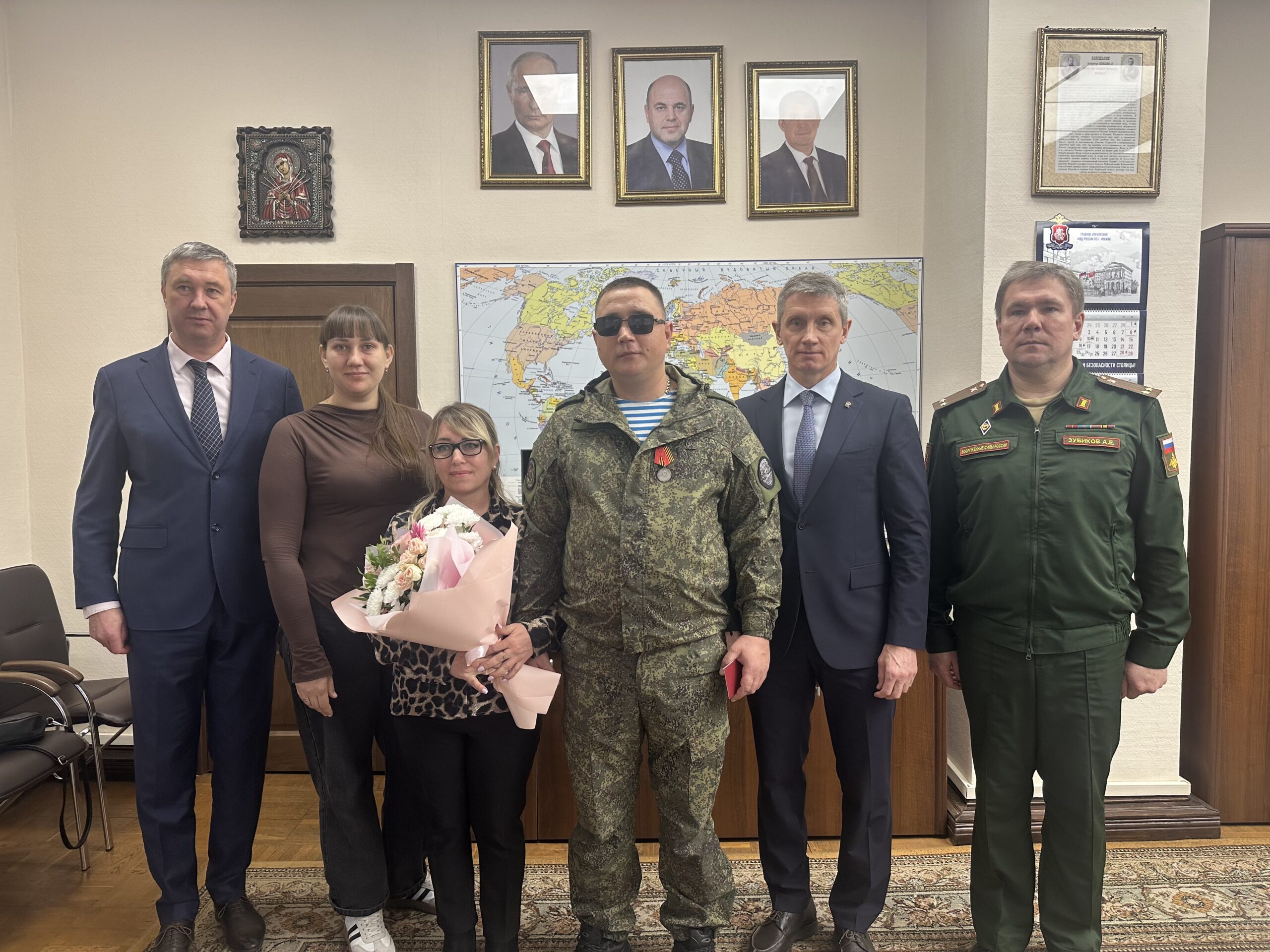 В Клинцах наградили ветерана СВО