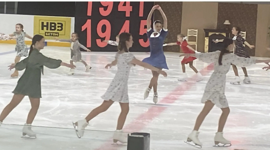 В брянском Новозыбкове прошло музыкальное шоу на льду