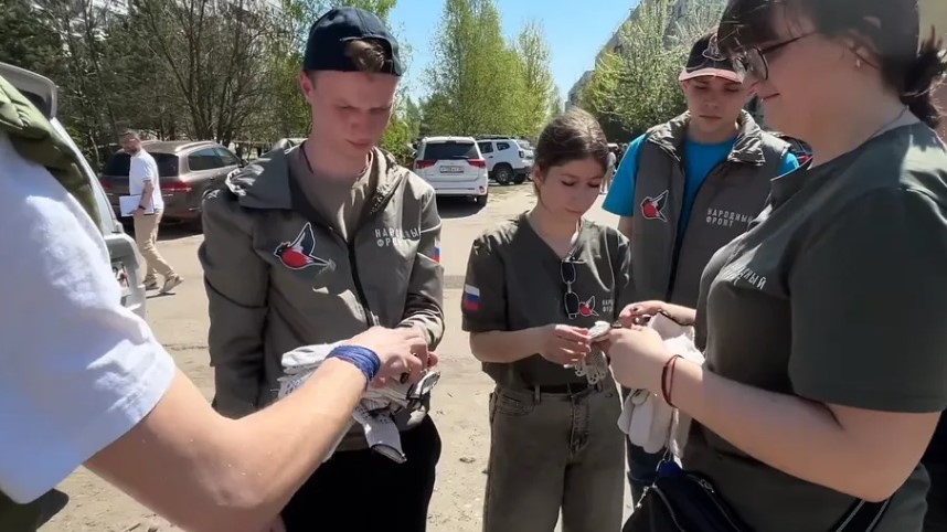 В Брянске команда Народного Фронта помогает пострадавшим от атаки ВСУ