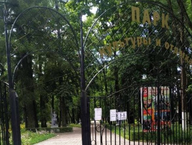 В поселке Локоть Брасовского района продолжают обновление парка