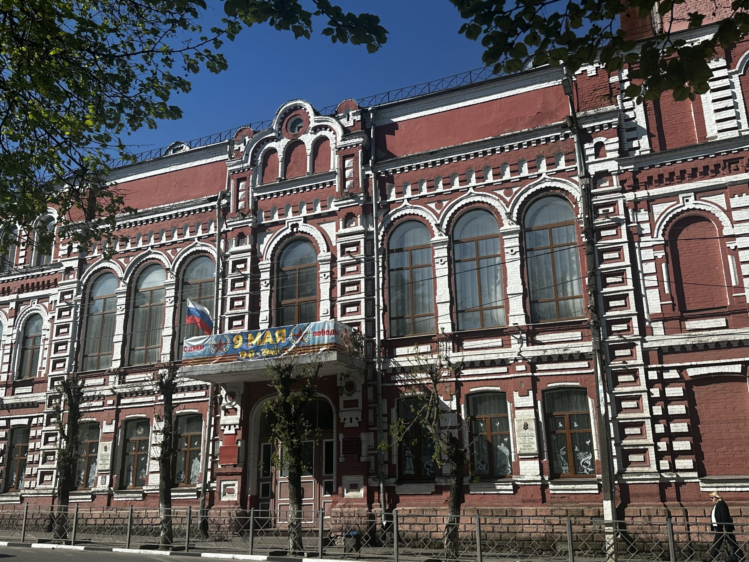 Клинцы активно украшают к 9 Мая