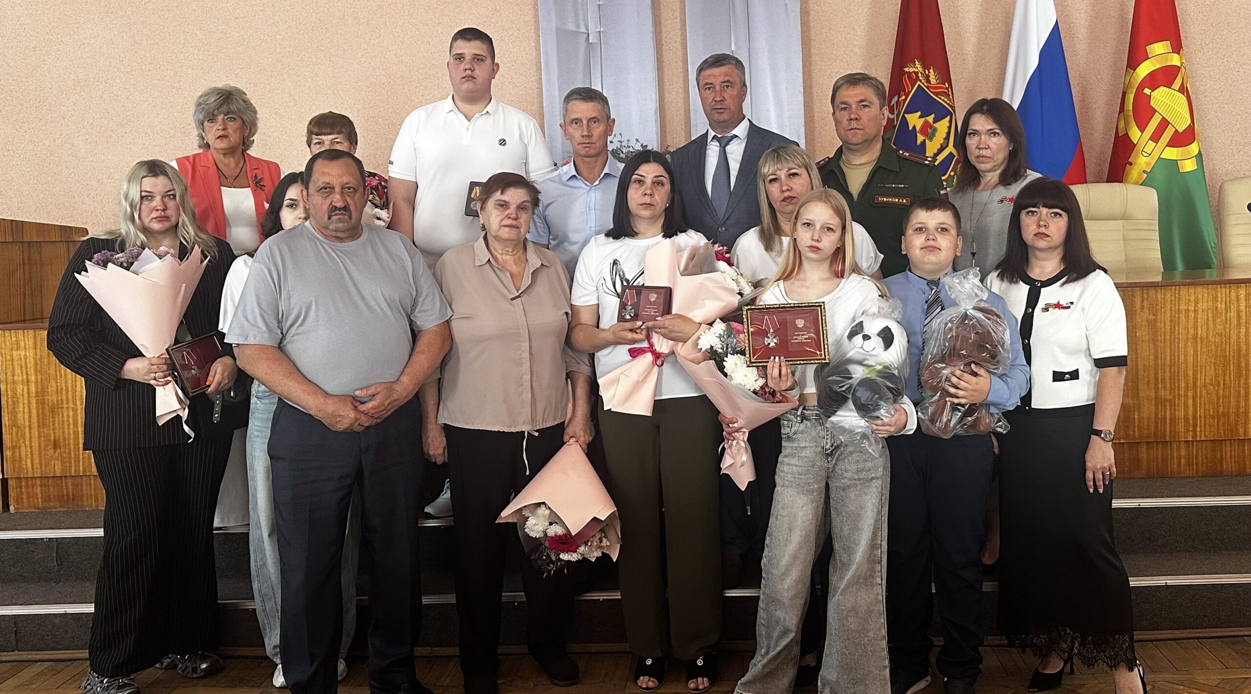 В Клинцах семьям погибших на СВО передали ордена Мужества