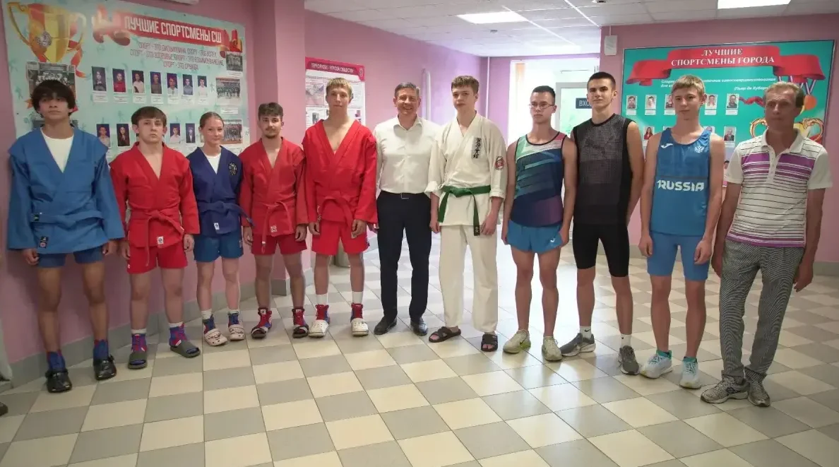 В Клинцах Егор Ковальчук посетил спортшколу «Луч»