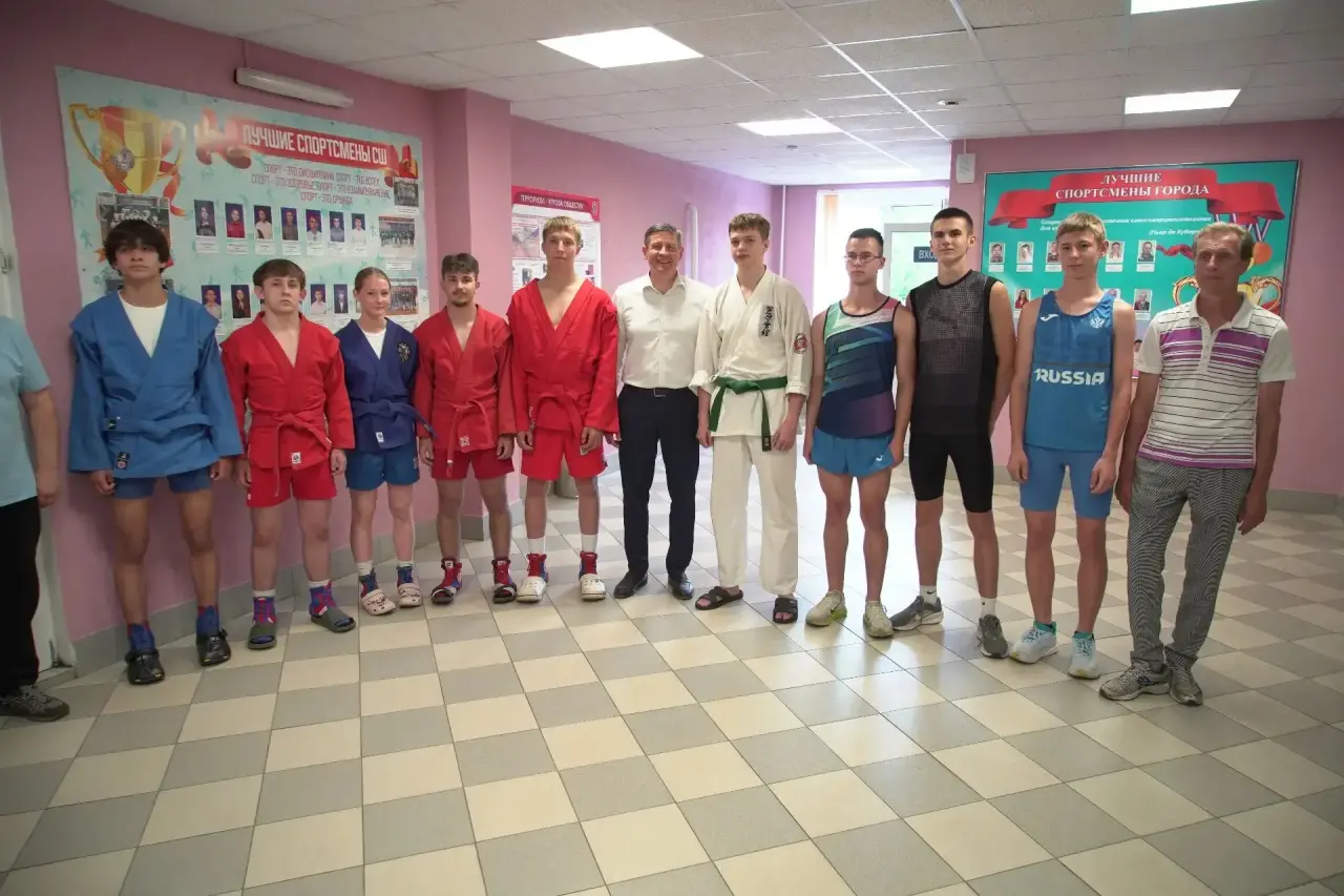 В Клинцах Егор Ковальчук посетил спортшколу «Луч»