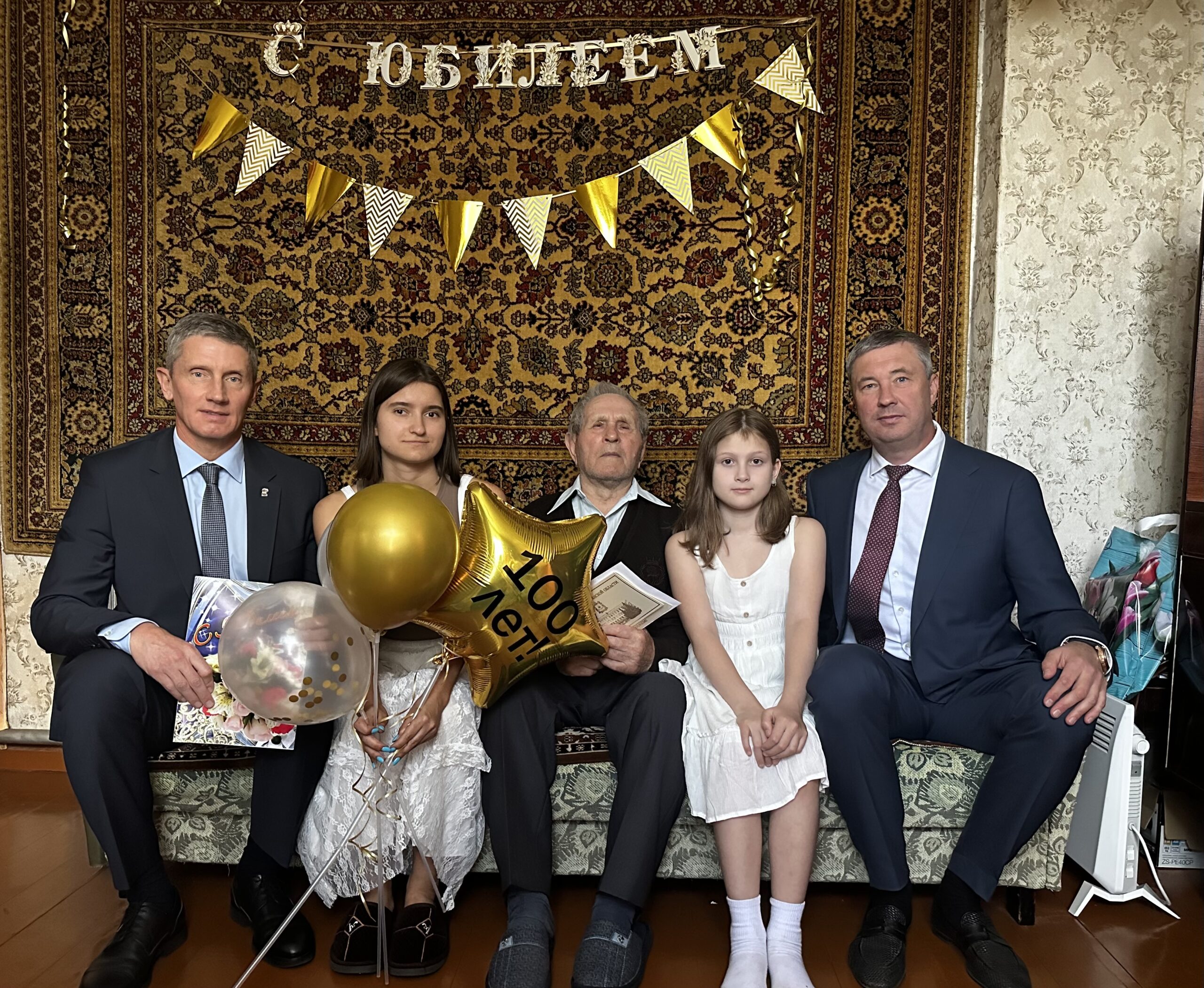 В Клинцах поздравили со 100-летним юбилеем ветерана войны Константина  Купрейченко