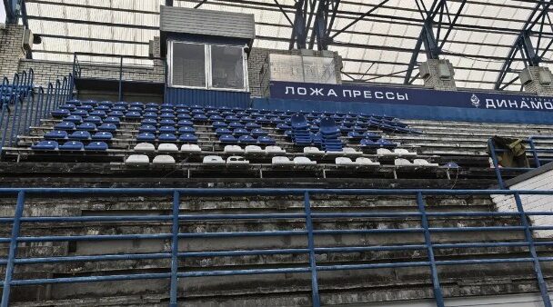 На стадионе «Динамо»  Брянска ремонтируют трибуну