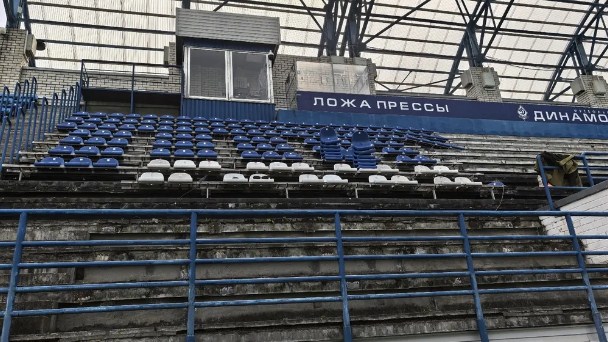 На стадионе «Динамо»  Брянска ремонтируют трибуну