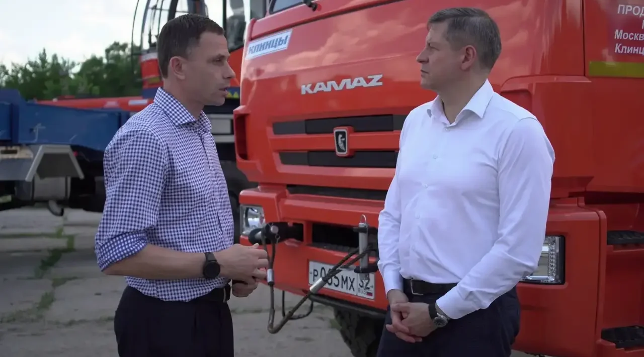 Глава Брянщины в Клинцах побывал на автокрановом заводе