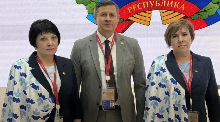 Глава Брянщины Егор Ковальчук посетил стенд ЛНР на экономическом форуме