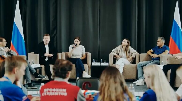 Брянская делегация участвует в форуме «Маяки» в «Сенеже»