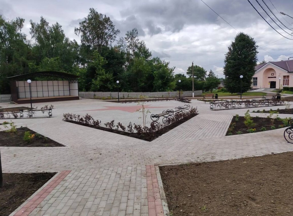 В брянских Выгоничах благоустроили Аллею Славы