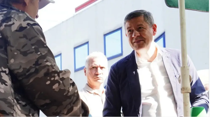 Брянский врио губернатора Егор Ковальчук посетил ярмарку выходного дня