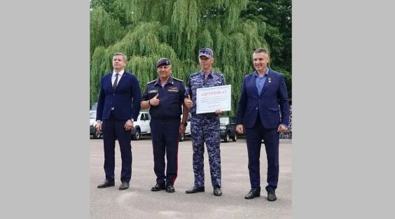 Правительство Брянщины передало Росгвардии автомобили «Нива» и «УАЗ»