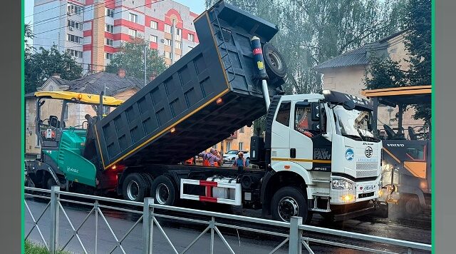 В Советском районе Брянска продолжается капитальный ремонт участка автодороги по улице Советской