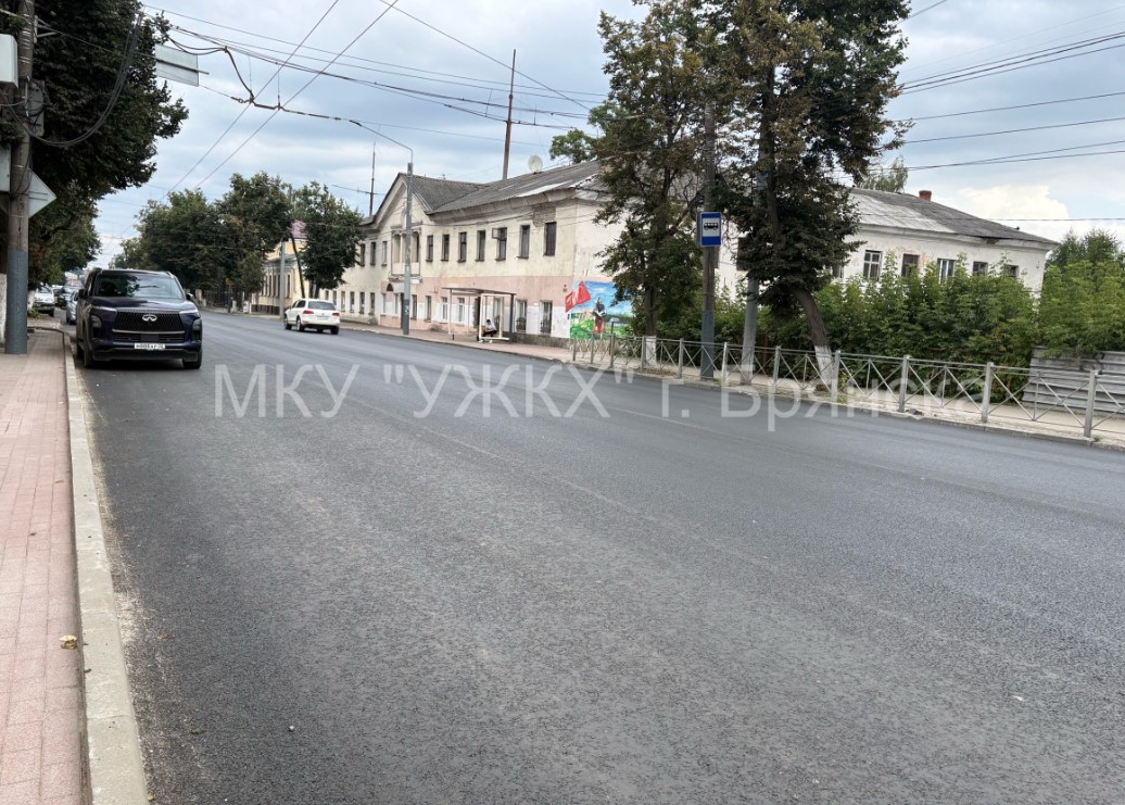 В Брянске продолжают ремонт дороги по ул. Калинина