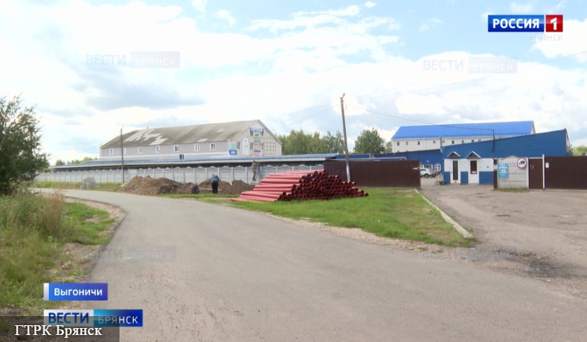 В брянских Выгоничах прокладывают трубы централизованной канализации