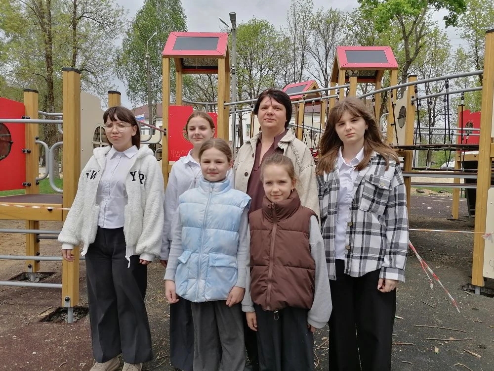 В брянских Клинцах появился красивый сквер рядом с пятой школой