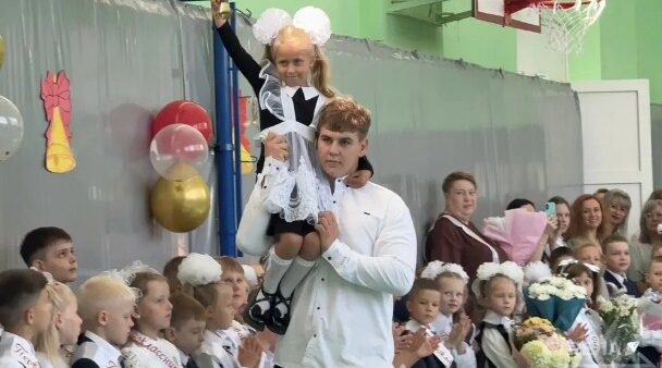 В Брянске проходят торжественные линейки