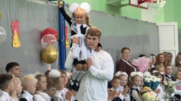 В Брянске проходят торжественные линейки