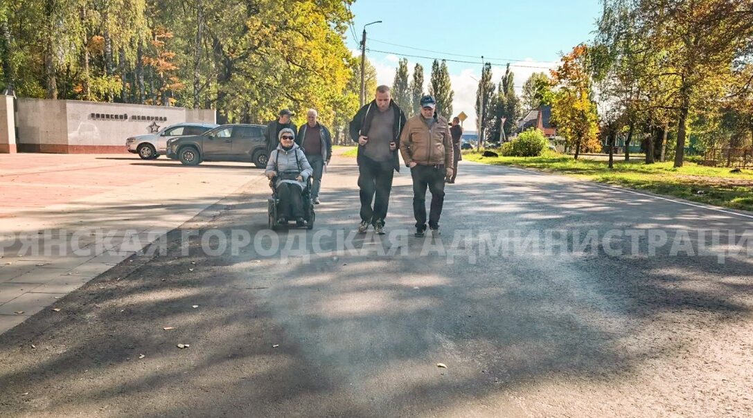 В Брянске обустроена парковка на въезде к Воинскому мемориалу по ул. Почтовой