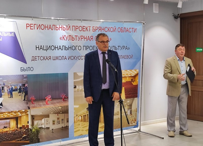 В Брянске проходит юбилейная выставка Игоря Лузакова