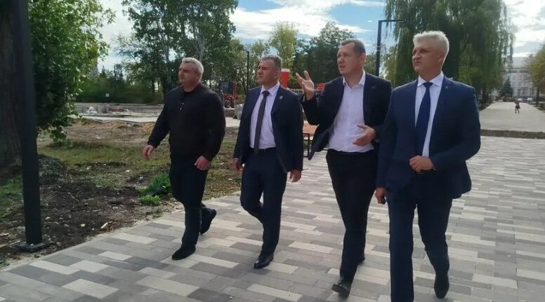 Замгубернатора Брянщины посетил подшефную Брянку