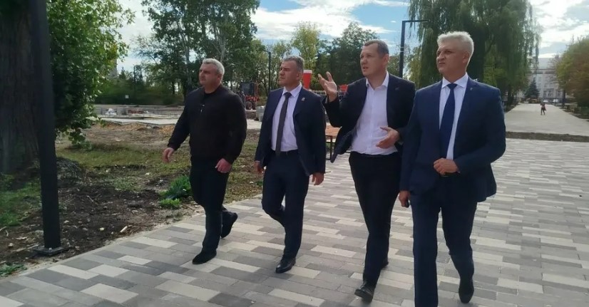 Замгубернатора Брянщины посетил подшефную Брянку