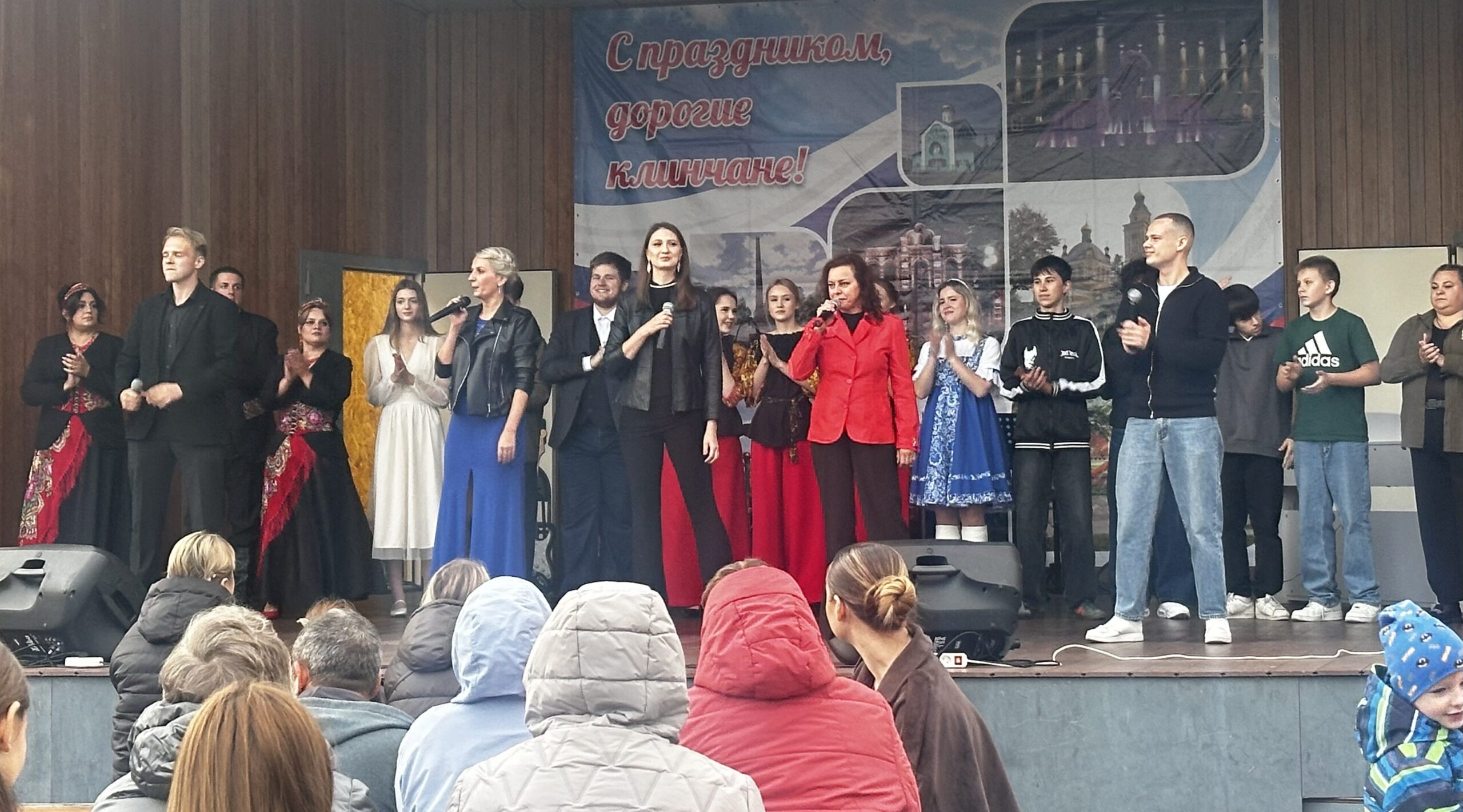 Брянские артисты выступили на Дне города в Клинцах